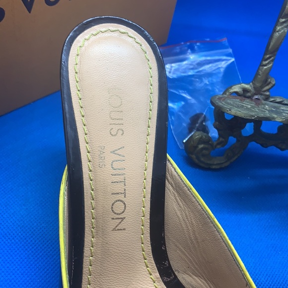 LOUIS VUITTON Leather Flower Patterm Open-Toe Mule Sandals EUR 37 1/2 - Picture 8 of 16